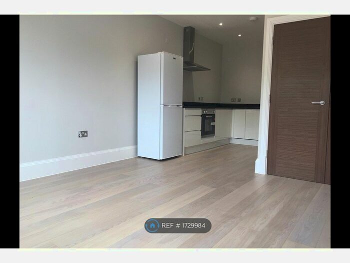 2 Bedroom Flat To Rent In Orbital House, Caterham, CR3