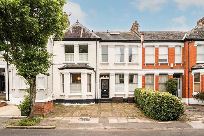 3 Bedroom Flat To Rent In Coniston Road, London, N10