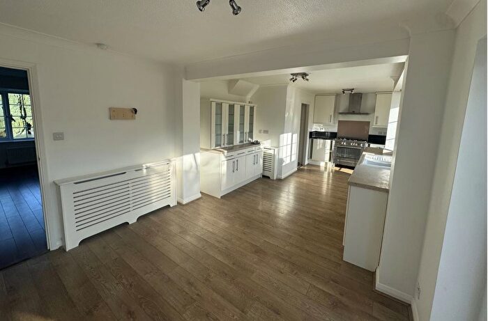 4 Bedroom Property To Rent In Burlington Close, Orpington, BR6