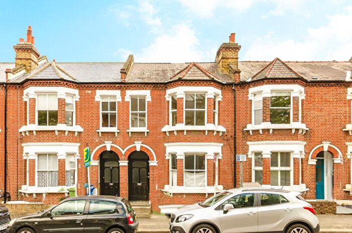 2 Bedroom Flat To Rent In Kinsale Road, Peckham Rye, London, SE15