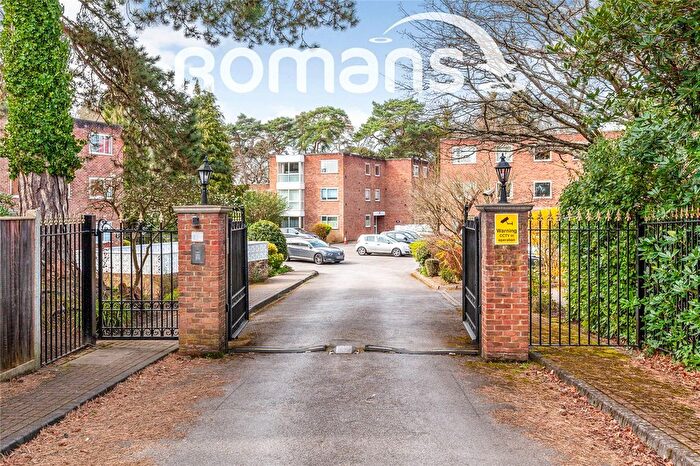 2 Bedroom Flat For Sale In Troon Court, Cardwell Crescent, Ascot, SL5