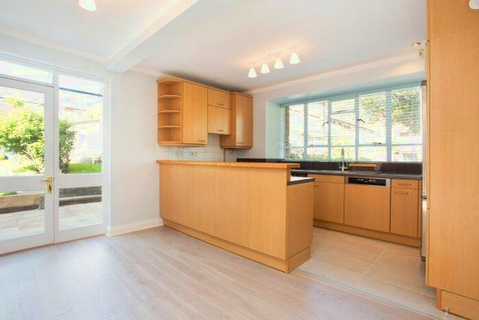 4 Bedroom Property To Rent In Urmston Drive, London, SW19