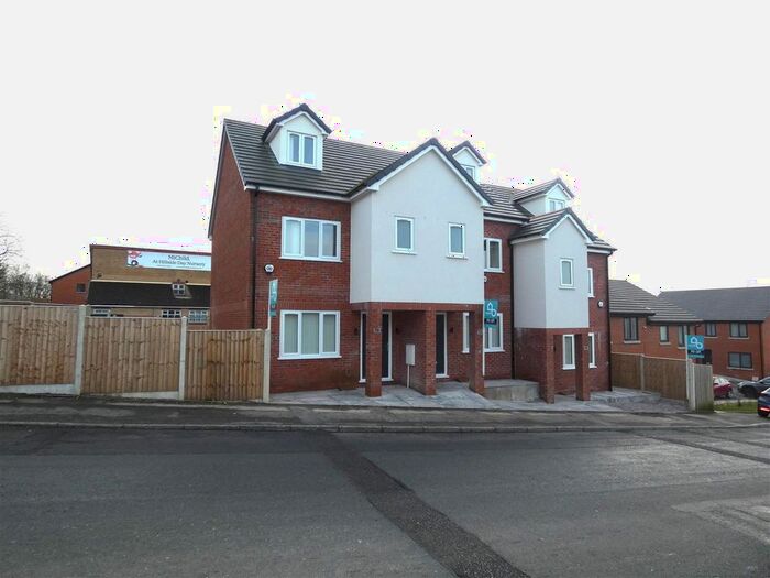 4 Bedroom Property To Rent In Sholver Lane, Oldham, OL1