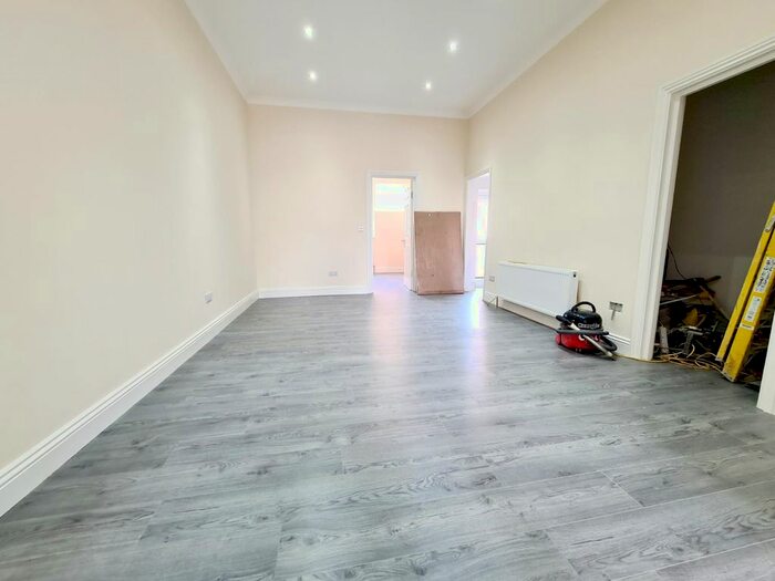 2 Bedroom Flat To Rent In High Road, London, N15