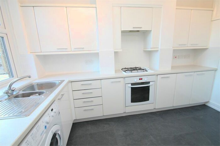 2 Bedroom Maisonette To Rent In The Grangeway, London, N21