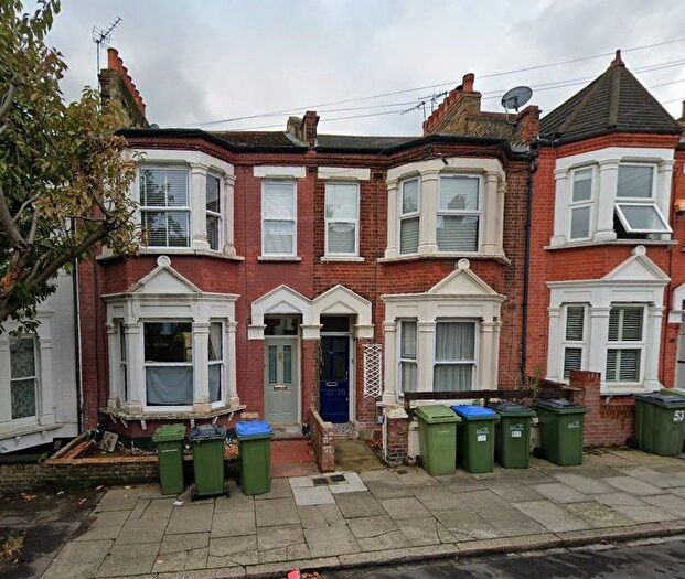 2 Bedroom Flat To Rent In Plum Lane, London, SE18