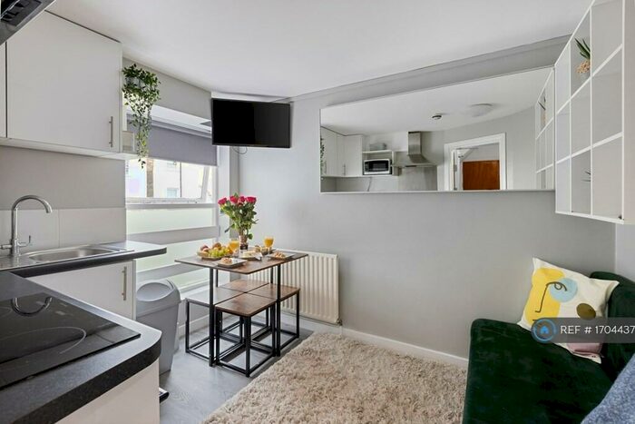 2 Bedroom Flat To Rent In Knowsley Road, London, SW11