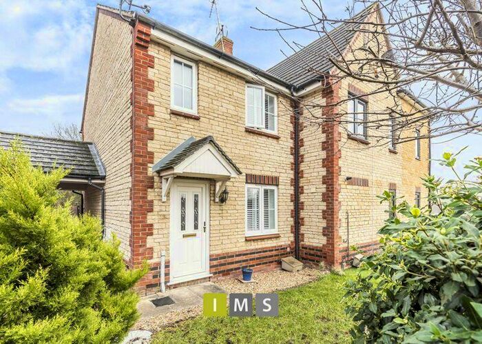 2 Bedroom Semi-Detached House To Rent In Dunnock Close, OX26