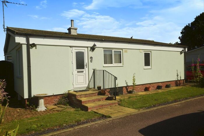 2 Bedroom Mobile Home For Sale In Ash Grove, Briar Bank Park, Wilstead, Bedford, MK45