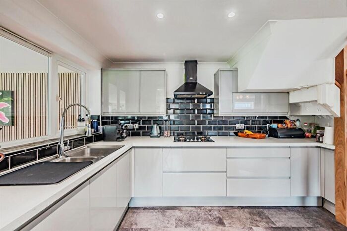 3 Bedroom Detached House For Sale In Calluna Drive, Copthorne, Crawley, RH10