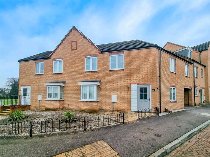 3 Bedroom House To Rent In Christmas Street, Gillingham, ME7