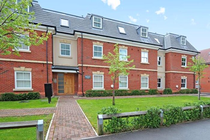 2 Bedroom Flat To Rent In Newbury, Berkshire, RG14