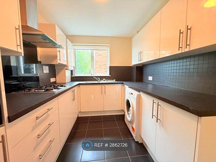 2 Bedroom Flat To Rent In Glebe Avenue, Ruislip, HA4