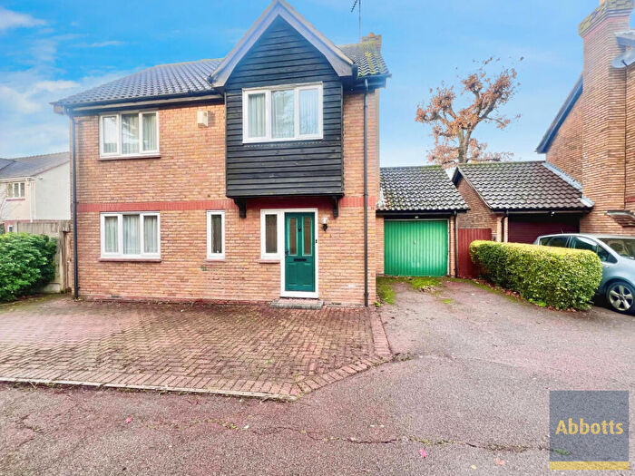 4 Bedroom Semi Detached House To Rent In The Pines, Basildon, SS15