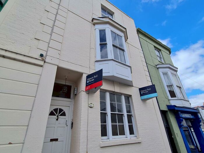 2 Bedroom Apartment To Rent In George Street, Ryde, PO33