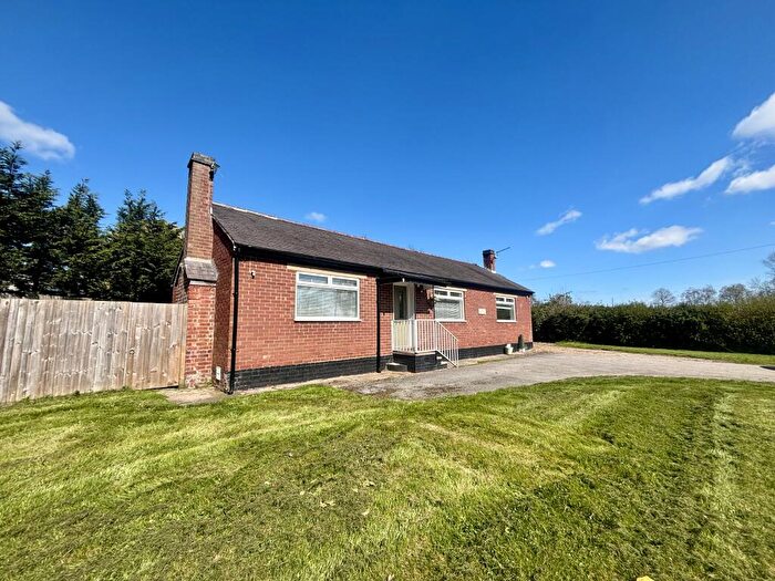 3 Bedroom Bungalow To Rent In Rough Hayes, Needwood -, DE13