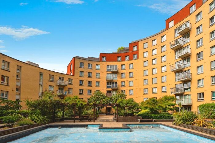 2 Bedroom Flat For Sale In Eden Grove, London, N7