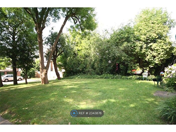 2 Bedroom Flat To Rent In Blenheim Court, London, NW4
