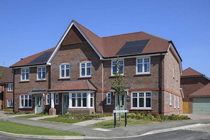 3 Bedroom End Of Terrace House For Sale In The Orchards, Leighwood Fields, GU6