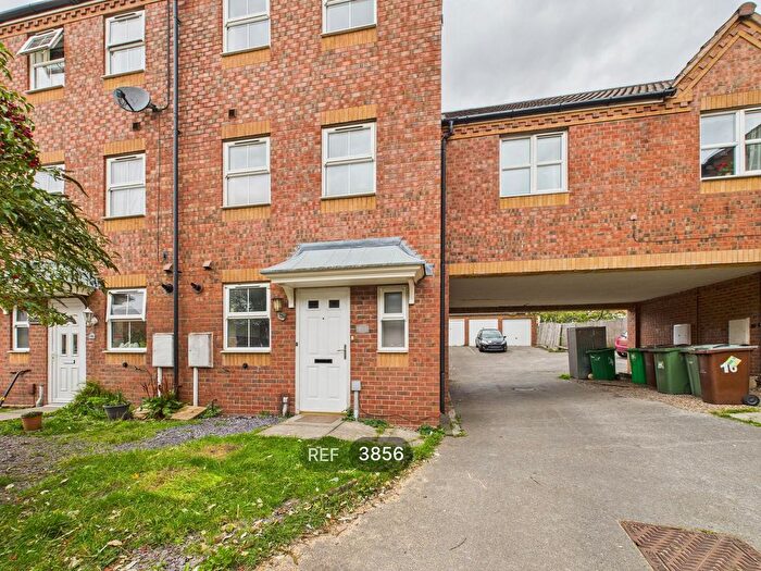 4 Bedroom End Terrace House To Rent In Edmonstone Crescent, Nottingham, NG5