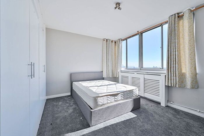 1 Bedroom Flat To Rent In Cambridge Square, Connaught Village, London, W2