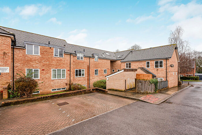 2 Bedroom Flat For Sale In Maidensfield, Welwyn Garden City, Hertfordshire, AL8