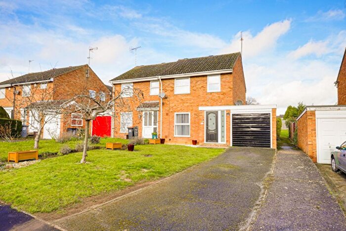 3 Bedroom Semi Detached House For Sale In Blakedown Road, Leighton Buzzard, LU7