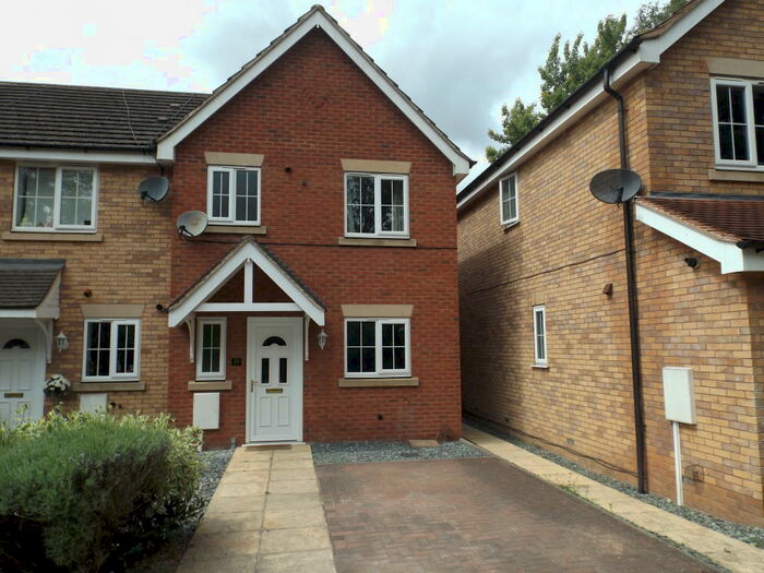 3 Bedroom End Of Terrace House To Rent In Loxley Close, Hucknall, NG15