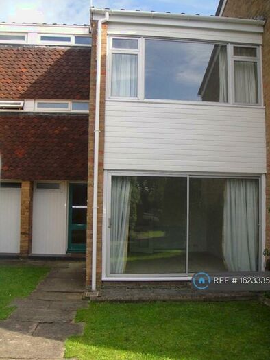 3 Bedroom Terraced House To Rent In Buckingham Gardens, West Molesey, KT8