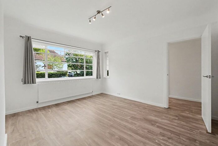 2 Bedroom Flat To Rent In Ossulton Way, Hampstead Garden Suburb, N2