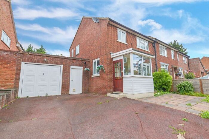 3 Bedroom Semi Detached House For Sale In Coningsby Bank, St. Albans, AL1