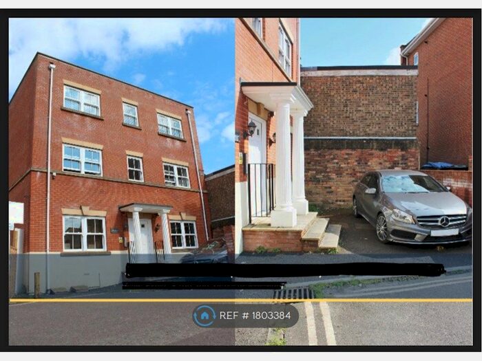 2 Bedroom Flat To Rent In Globe Lane, Poole, BH15