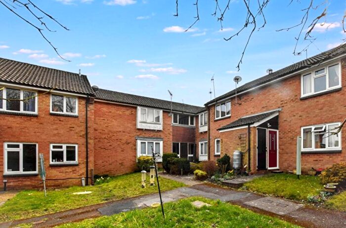 Apartment For Sale In Calender Close, Alton, Hampshire, GU34