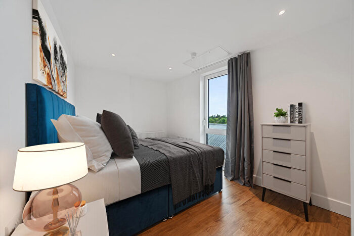 1 Bedroom Apartment To Rent In Station Approach, Epsom, Surrey, KT19