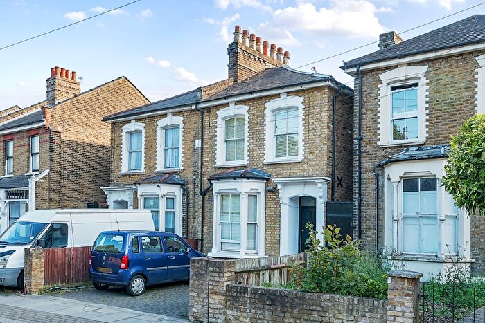 Studio To Rent In Parkland Road, London, N22