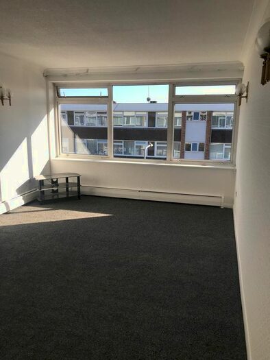 2 Bedroom Flat To Rent In Barton Meadows, Barkingside, Ilford, IG6