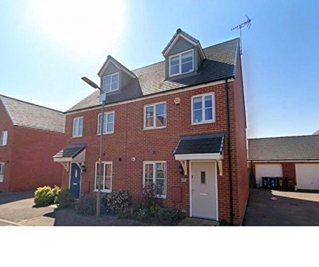 3 Bedroom Terraced House For Sale In Linnet Road, Bodicote, Banbury, OX15