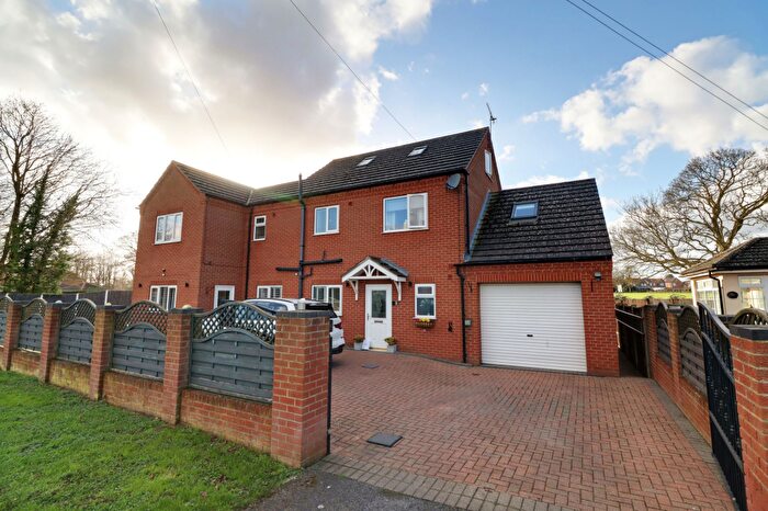 5 Bedroom Detached House For Sale In Brigg Road, Hibaldstow, DN20