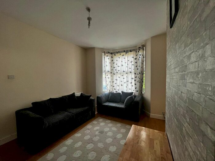 3 Bedroom Terraced House To Rent In Montague Road, Hounslow, TW3