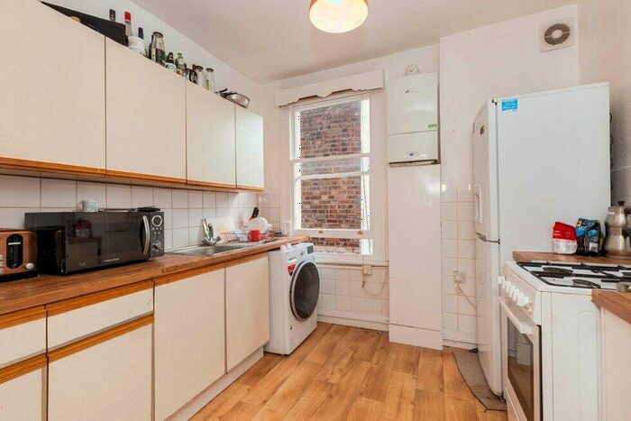 4 Bedroom Flat To Rent In Willoughby Road, Turnpike Lane, N8