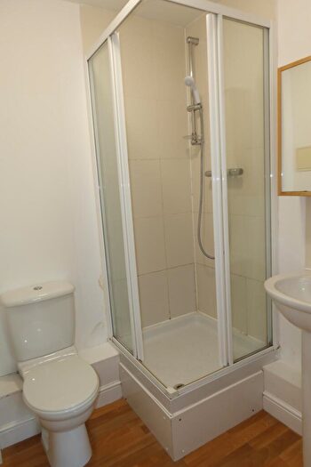 2 Bedroom Apartment To Rent In Admirals Way, Gravesend, Kent, DA12