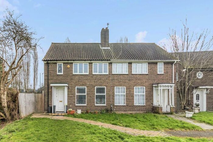 5 Bedroom Flat To Rent In Moyne Place, London, NW10
