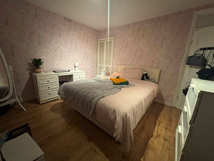 3 Bedroom Flat To Rent In Selby Road, London, E13