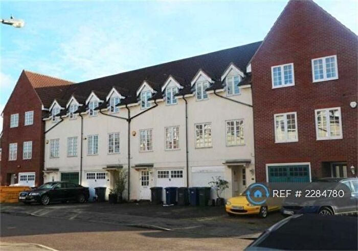 5 Bedroom Terraced House To Rent In Bernhart Close, Edgware, HA8