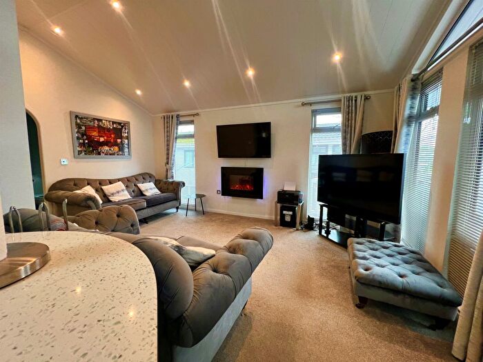 2 Bedroom Park Home For Sale In Mapleridge Lane, Chipping Sodbury, Bristol, BS37