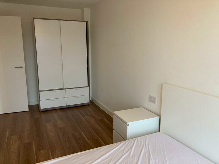 1 Bedroom Flat To Rent In (Block E), Slater Place, L1
