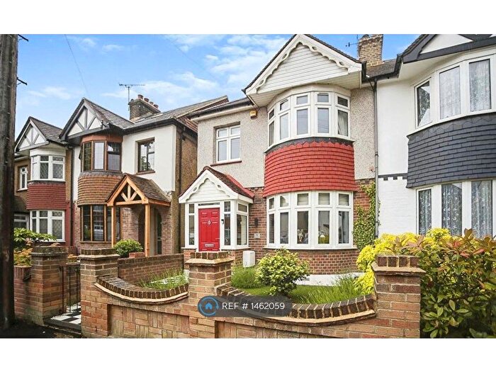 3 Bedroom Semi-Detached House To Rent In Lime Avenue, Kent, DA11