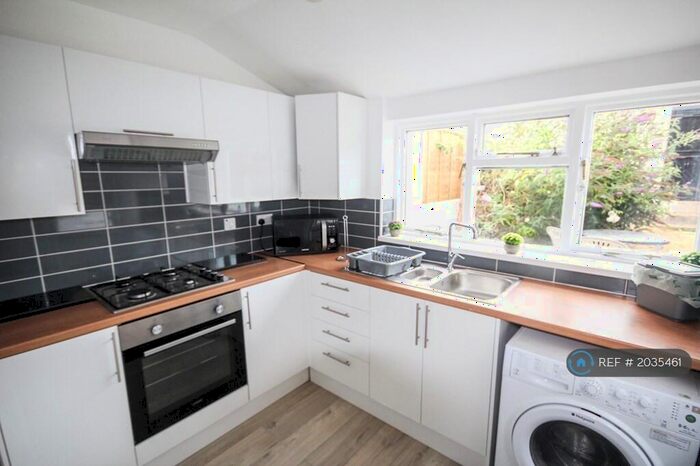 4 Bedroom Terraced House To Rent In Percy Road, Southsea, PO4