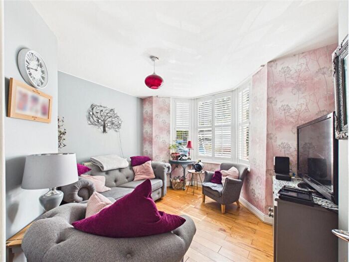 2 Bedroom Apartment For Sale In Beaufort Road, St. George, Bristol, BS5