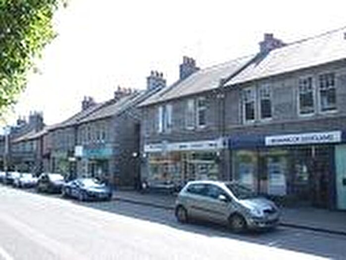 2 Bedroom Flat To Rent In North Deeside Road, Cults, Aberdeen, AB15